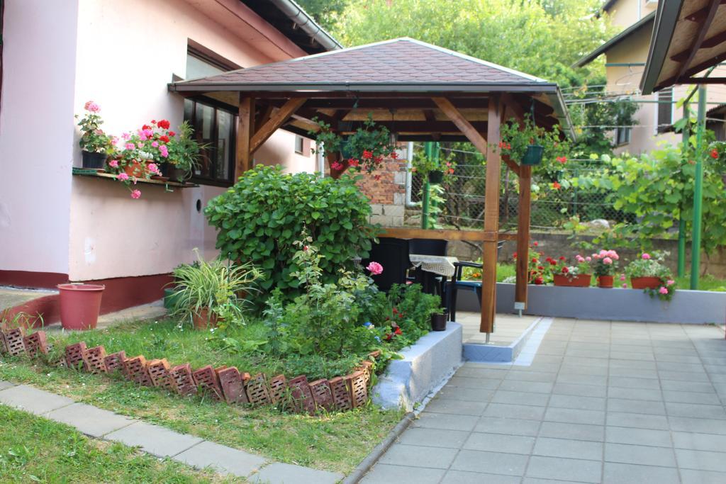 Apartment Zalac Слуни Екстериор снимка